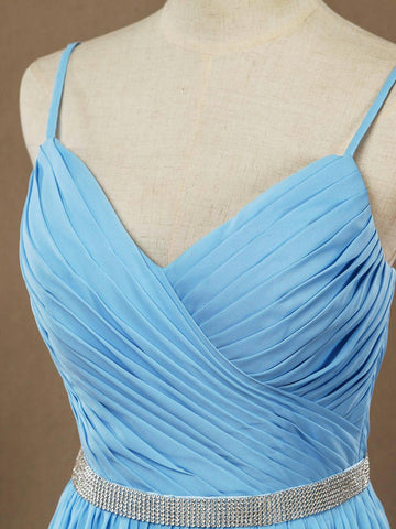 Vestido formal de noche de gasa con tirantes finos y corte en A con cinturón de cuentas 