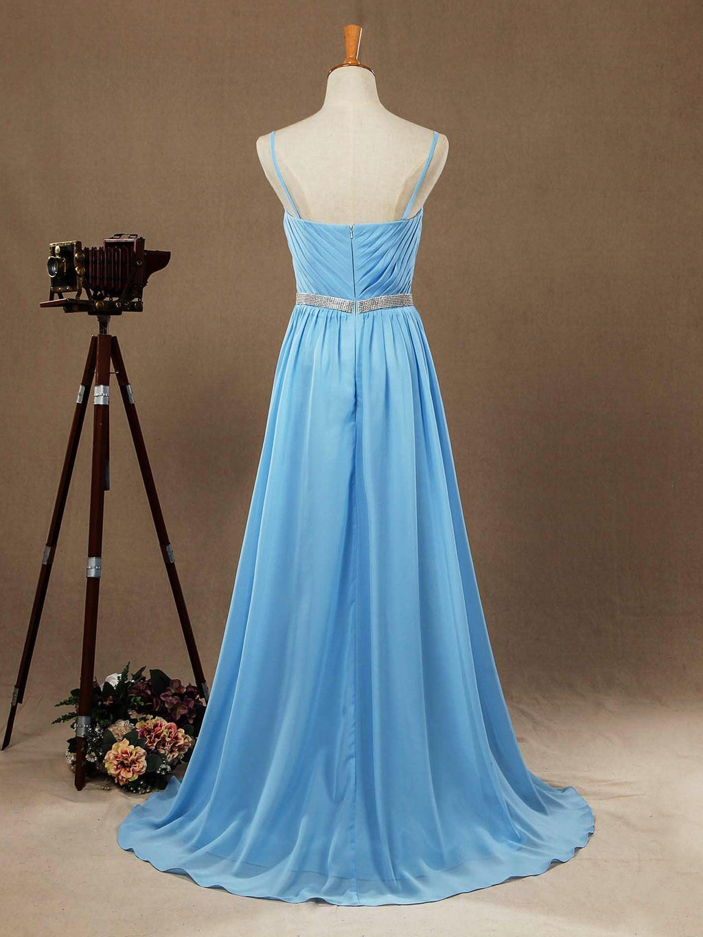 Vestido formal de noche de gasa con tirantes finos y corte en A con cinturón de cuentas 