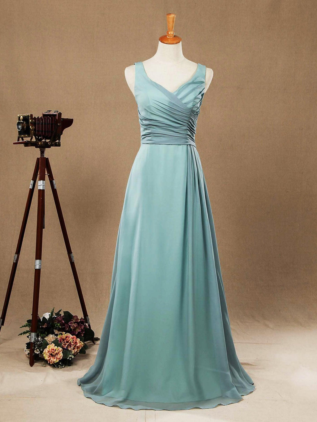 Vestidos de dama de honor largos de gasa con corte A y tirantes azul polvoriento con escote en V 