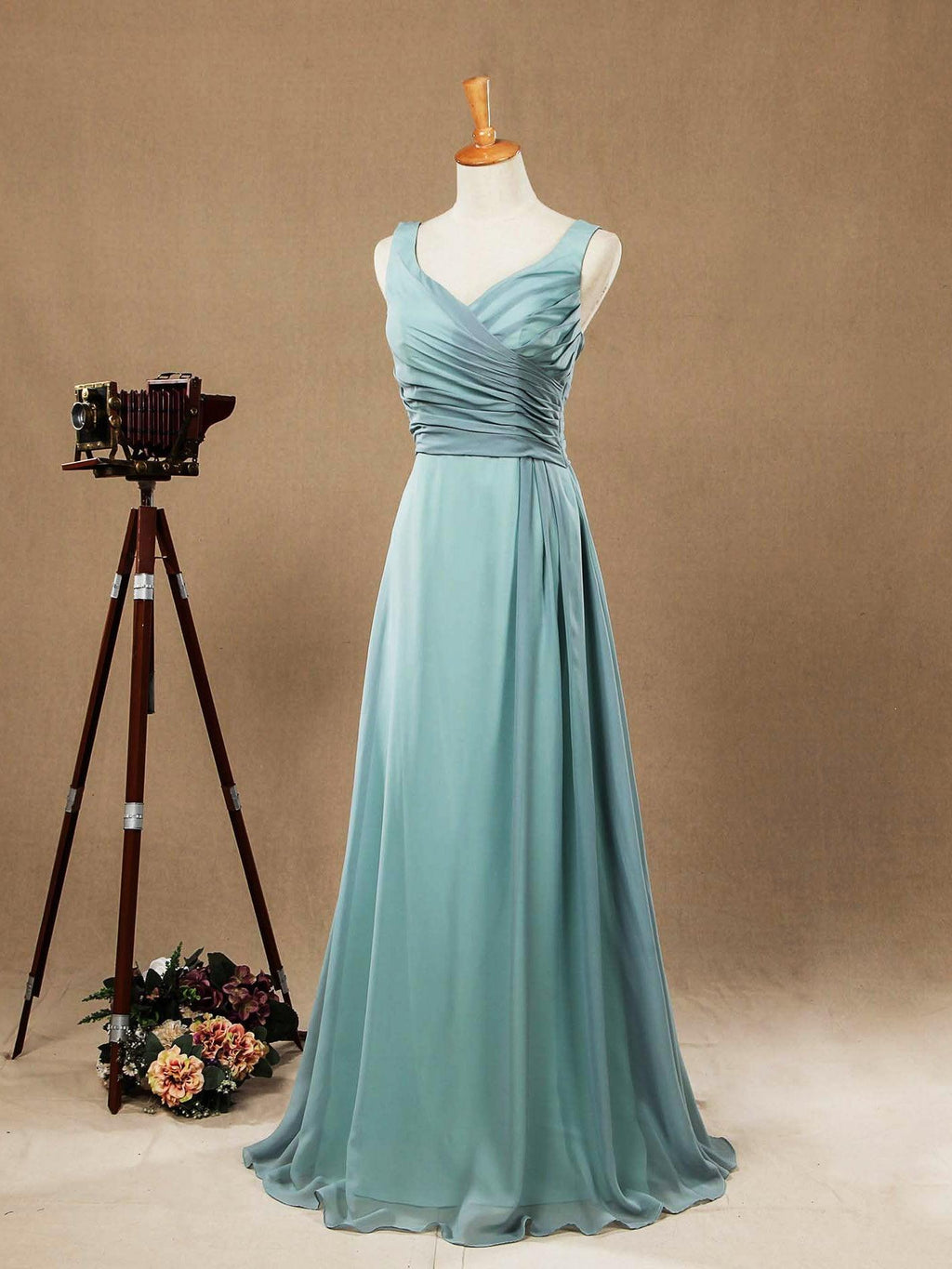 Vestidos de dama de honor largos de gasa con corte A y tirantes azul polvoriento con escote en V 