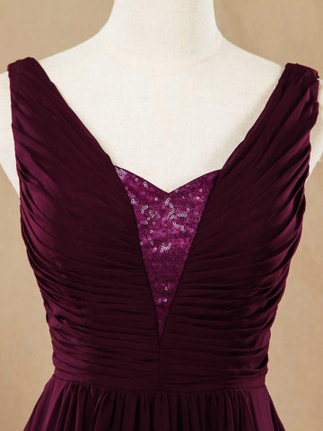 Robe de soirée trapèze en mousseline de soie à col en V et bretelles dos en V avec décolleté pailleté 