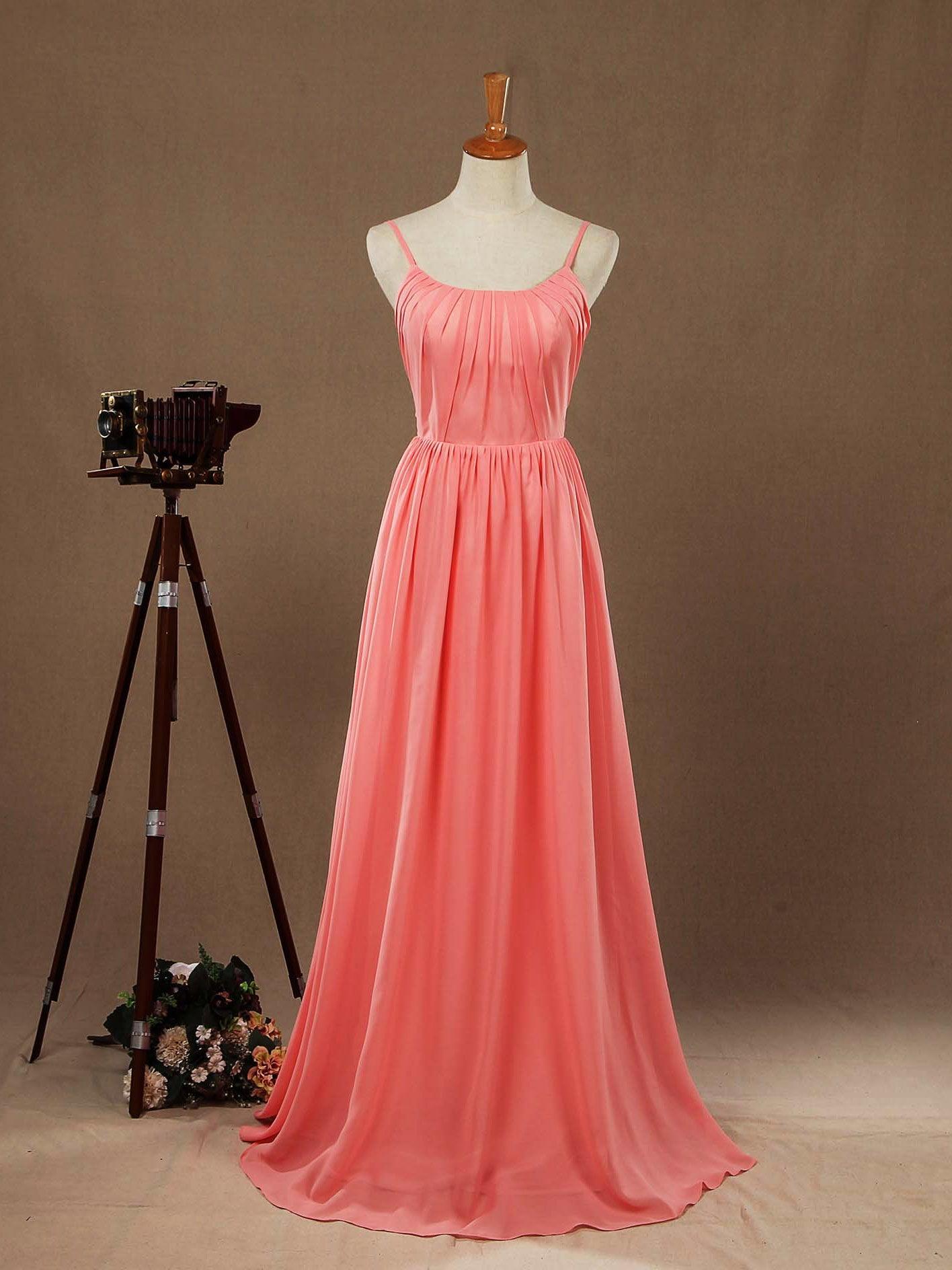 Vestido de dama de honor de gasa con escote redondo, tirantes finos y fruncido, largo hasta el suelo 
