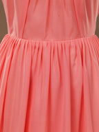 Vestido de dama de honor de gasa con escote redondo, tirantes finos y fruncido, largo hasta el suelo 