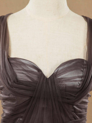 Robe de demoiselle d'honneur trapèze en tulle, longueur genou, bretelles, décolleté en cœur, dos ouvert avec fronces 