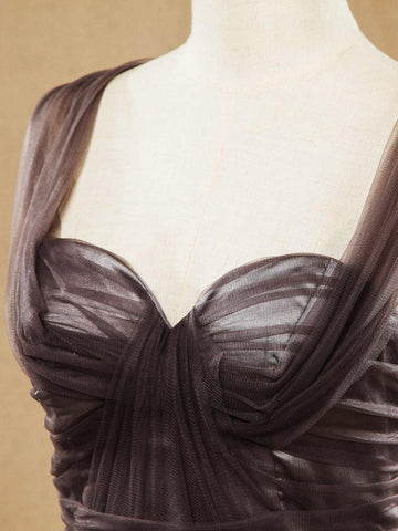 Robe de demoiselle d'honneur trapèze en tulle, longueur genou, bretelles, décolleté en cœur, dos ouvert avec fronces 