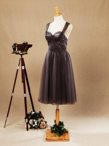 Robe de demoiselle d'honneur trapèze en tulle, longueur genou, bretelles, décolleté en cœur, dos ouvert avec fronces 