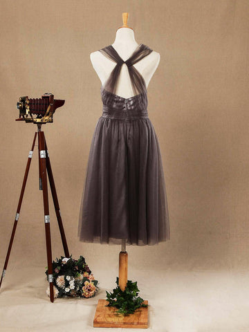 Robe de demoiselle d'honneur trapèze en tulle, longueur genou, bretelles, décolleté en cœur, dos ouvert avec fronces 