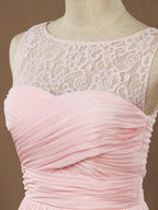 Vestido de dama de honor de gasa con encaje, escote joya, largo hasta el suelo, corte A y pliegues fruncidos 