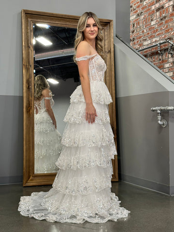 Robe de bal bustier à épaules dénudées et volants en dentelle