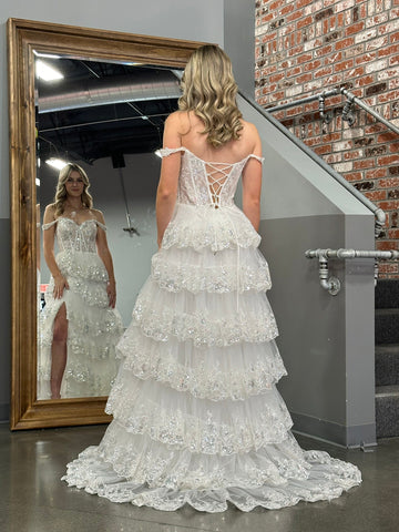 Robe de bal bustier à épaules dénudées et volants en dentelle