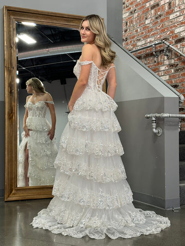 Robe de bal bustier à épaules dénudées et volants en dentelle