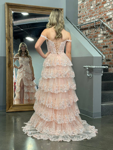 Robe de bal bustier à épaules dénudées et volants en dentelle