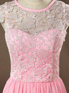 Vestido de dama de honor corte A/princesa, de gasa a juego con encaje, escote redondo y mangas cortas 