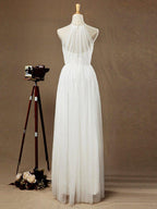 Vestido de dama de honor de tul transparente con pliegues y escote joya en forma de A hasta el suelo 