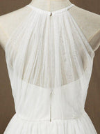 Vestido de dama de honor de tul transparente con pliegues y escote joya en forma de A hasta el suelo 
