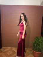 Precioso vestido de noche con tirantes finos y escote en V Y5664