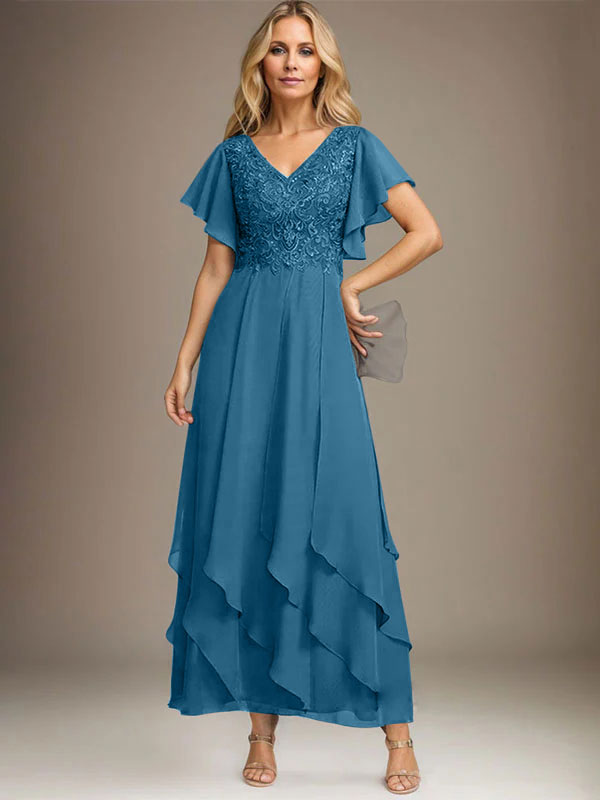 Vestido de novia de corte línea A, escote en V, largo hasta el tobillo, de gasa de encaje con volantes en cascada. 