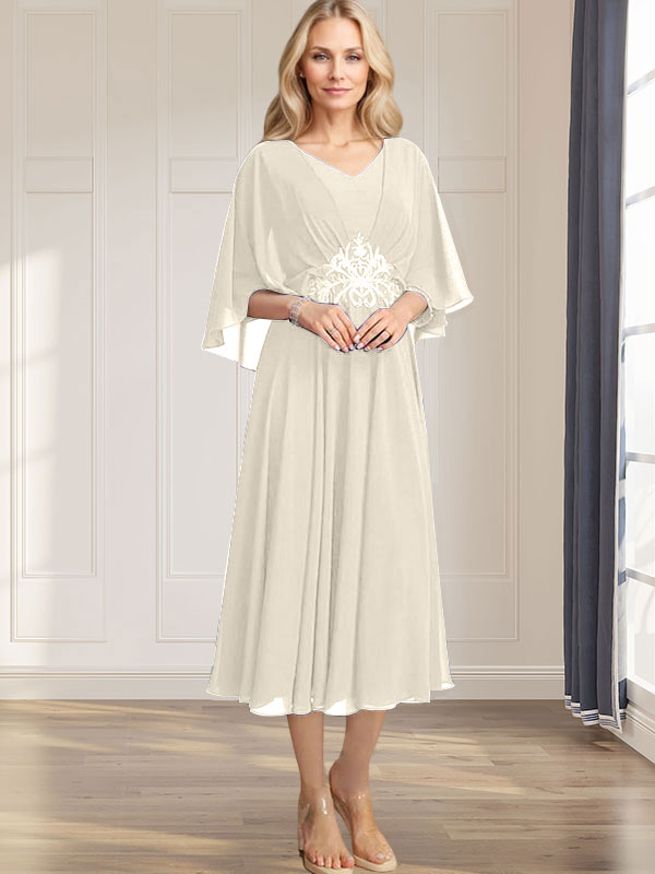 Robe de mariée trapèze en mousseline de soie, longueur thé, col en V, ornée de sequins plissés, d'appliques de dentelle et de perles. 