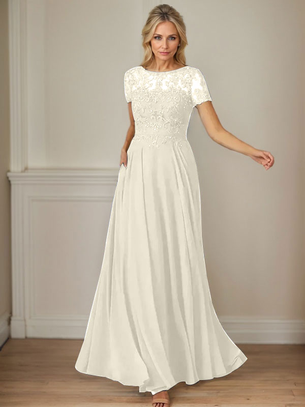 Robe en mousseline de soie bleu marine foncé, coupe trapèze, col bateau et sequins 