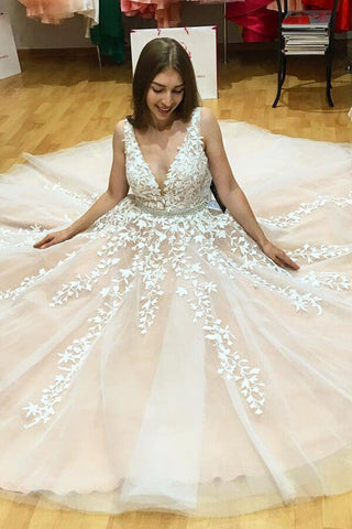 Robes de mariée et de bal en tulle ivoire, coupe trapèze, col en V, ornées de perles