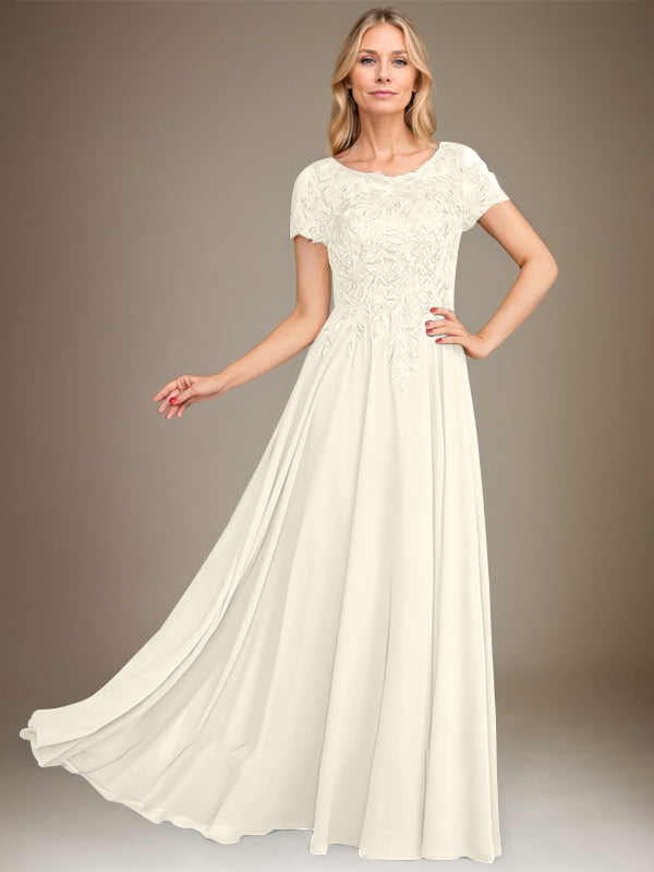 Robe de mariée longue en mousseline de soie, coupe trapèze, décolleté rond, ornée d'appliqués et de sequins, idéale pour la mère de la mariée. 