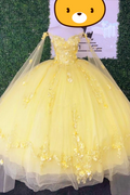 Vestidos de quinceañera amarillos brillantes con tirantes finos y drapeado, vestidos de baile de 15 años con flores 3D y cuentas Y4050