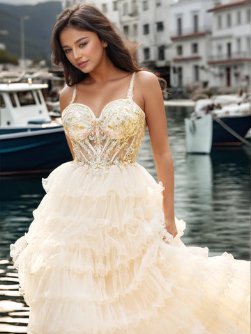 Vestido de baile de gala con capas, bordado de encaje y corpiño transparente