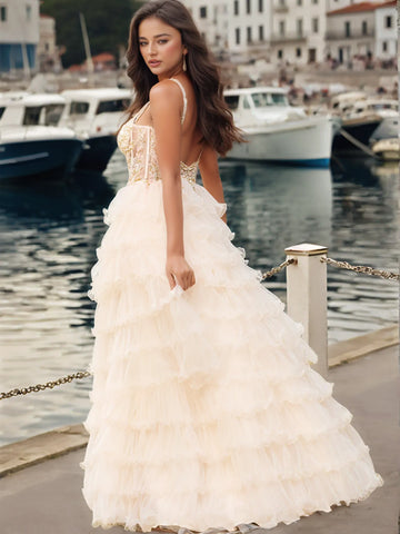 Vestido de baile de gala con capas, bordado de encaje y corpiño transparente