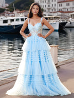 Robe de bal à corset orné d'appliqués floraux et de dentelle à plusieurs volants
