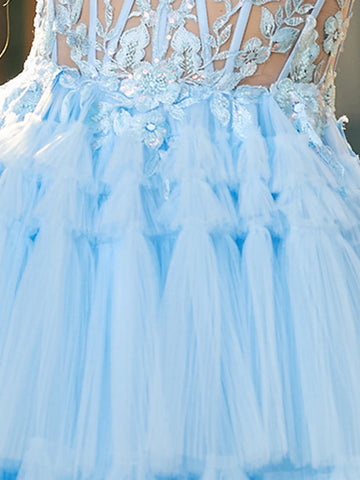 Robe de bal à corset orné d'appliqués floraux et de dentelle à plusieurs volants