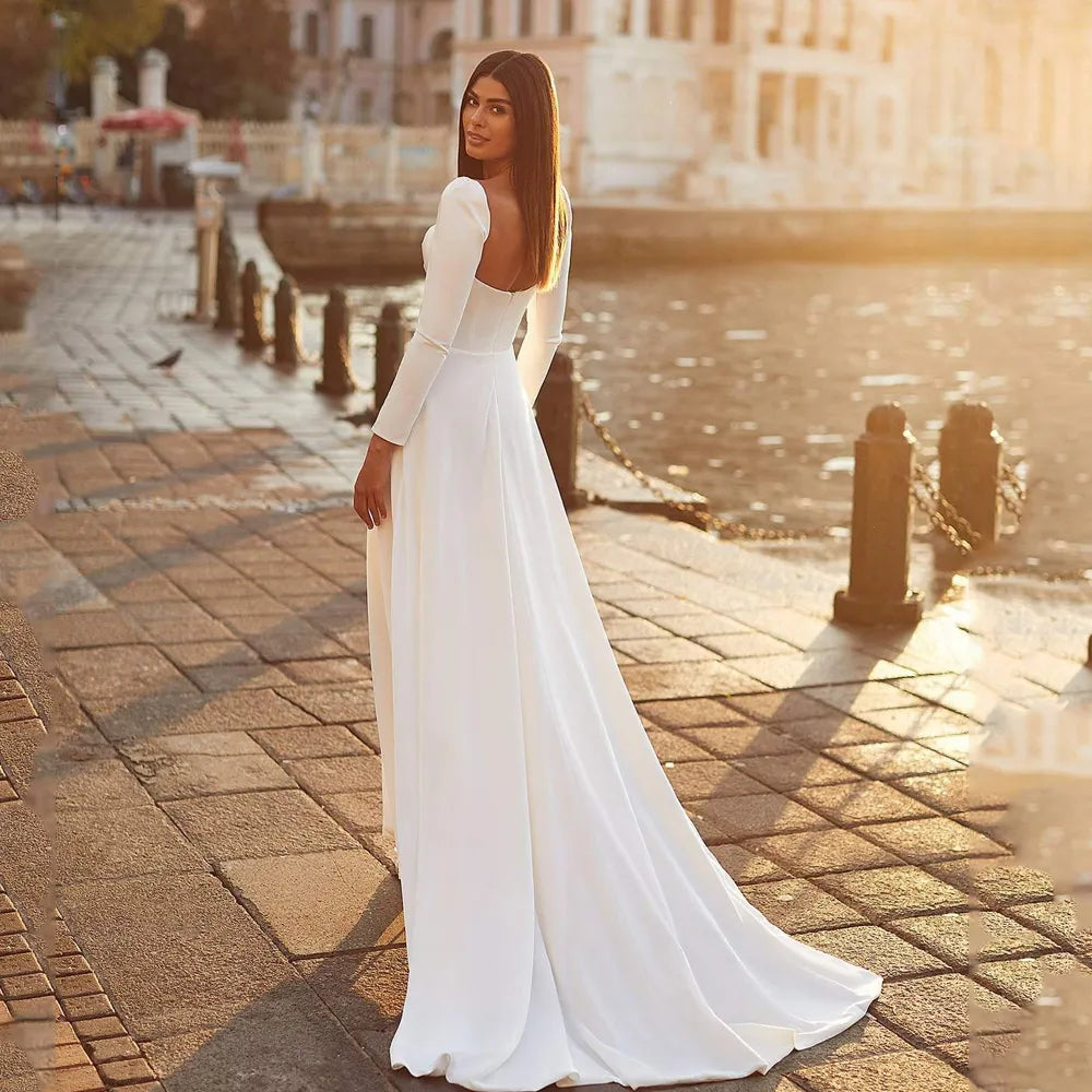Robes de mariée en satin à manches longues, robes de mariée simples et sexy, décolleté cœur, coupe trapèze, boutonnées 