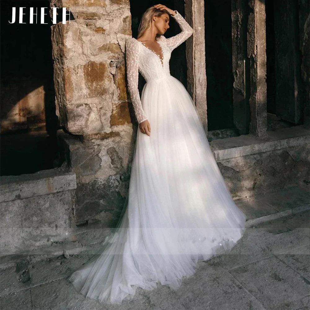 Robe de mariée sexy à manches longues, dos illusion, applications de dentelle, col en V, coupe trapèze, en tulle, pour la plage 