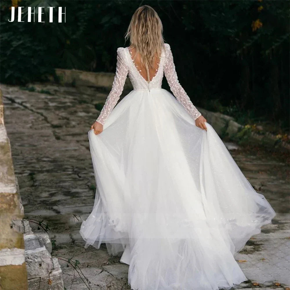 Robe de mariée sexy à manches longues, dos illusion, applications de dentelle, col en V, coupe trapèze, en tulle, pour la plage 