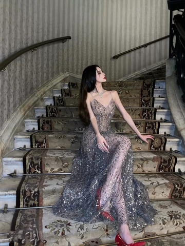 Vestido de noche sexy con tirantes finos y escote en V, encantador vestido de graduación de corte A Y1453