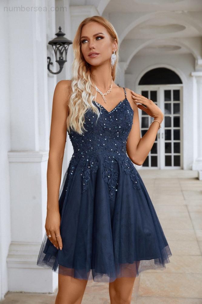 Vestido de dama de honor corto con escote en V, lentejuelas bordadas y tirantes finos, ideal para bodas, fiestas y playa, 28102 