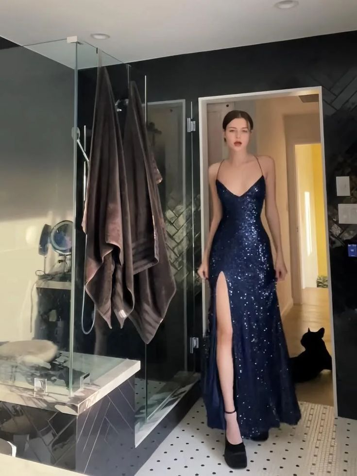 Vestido largo de noche azul marino sexy con escote en V y abertura, modelo Y7798