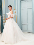 Vestidos de novia de corte A con hombros descubiertos, largo hasta el suelo, encaje y manga corta 