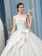 Vestidos de novia de satén con corte de baile, sin mangas y hasta el suelo 
