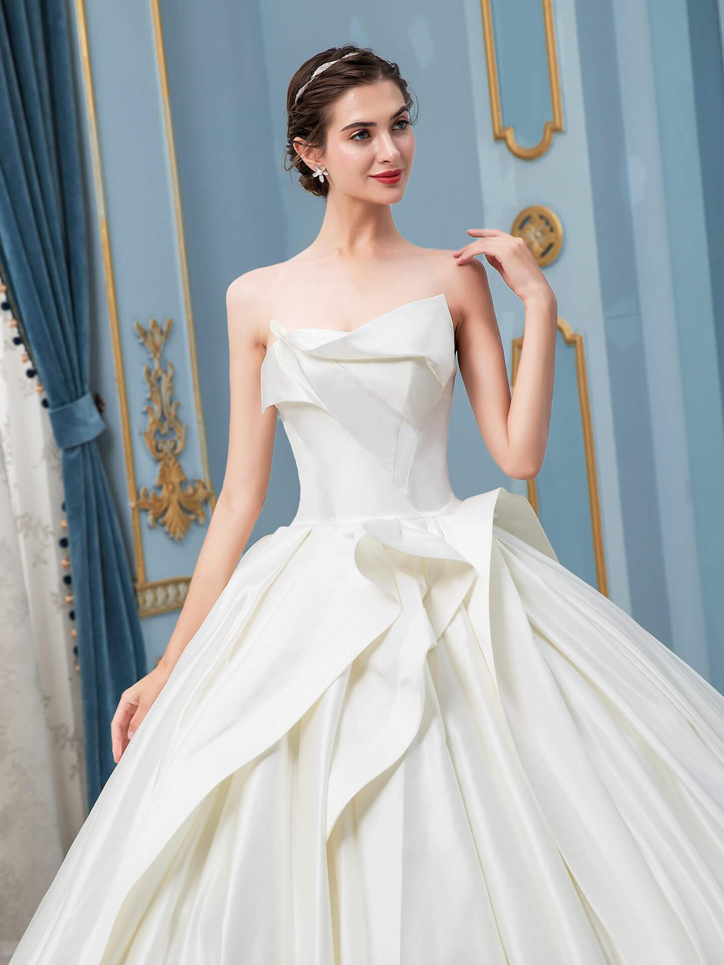 Vestidos de novia de satén con corte de baile, sin mangas y hasta el suelo 