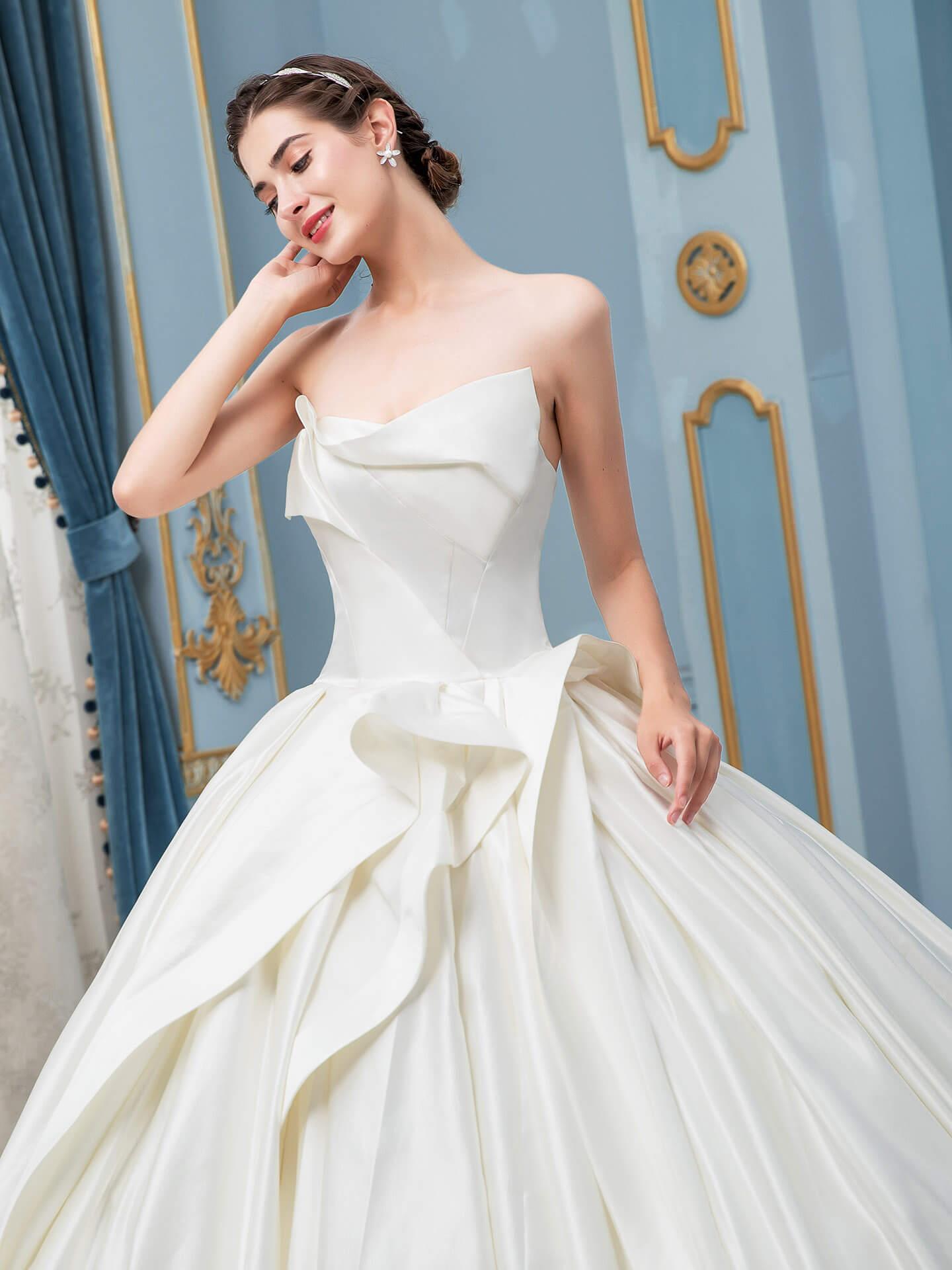 Vestidos de novia de satén con corte de baile, sin mangas y hasta el suelo 