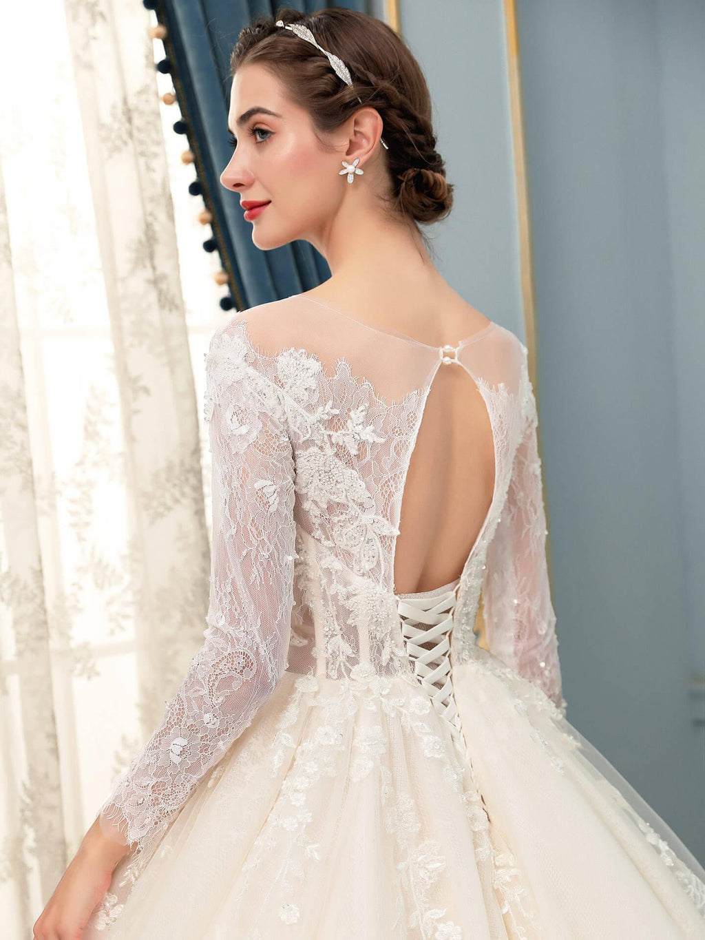 Vestido de novia largo sin mangas con apliques de encaje de tul y hasta el suelo 