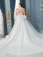 Vestidos de novia de satén con corte de baile, sin mangas y hasta el suelo 