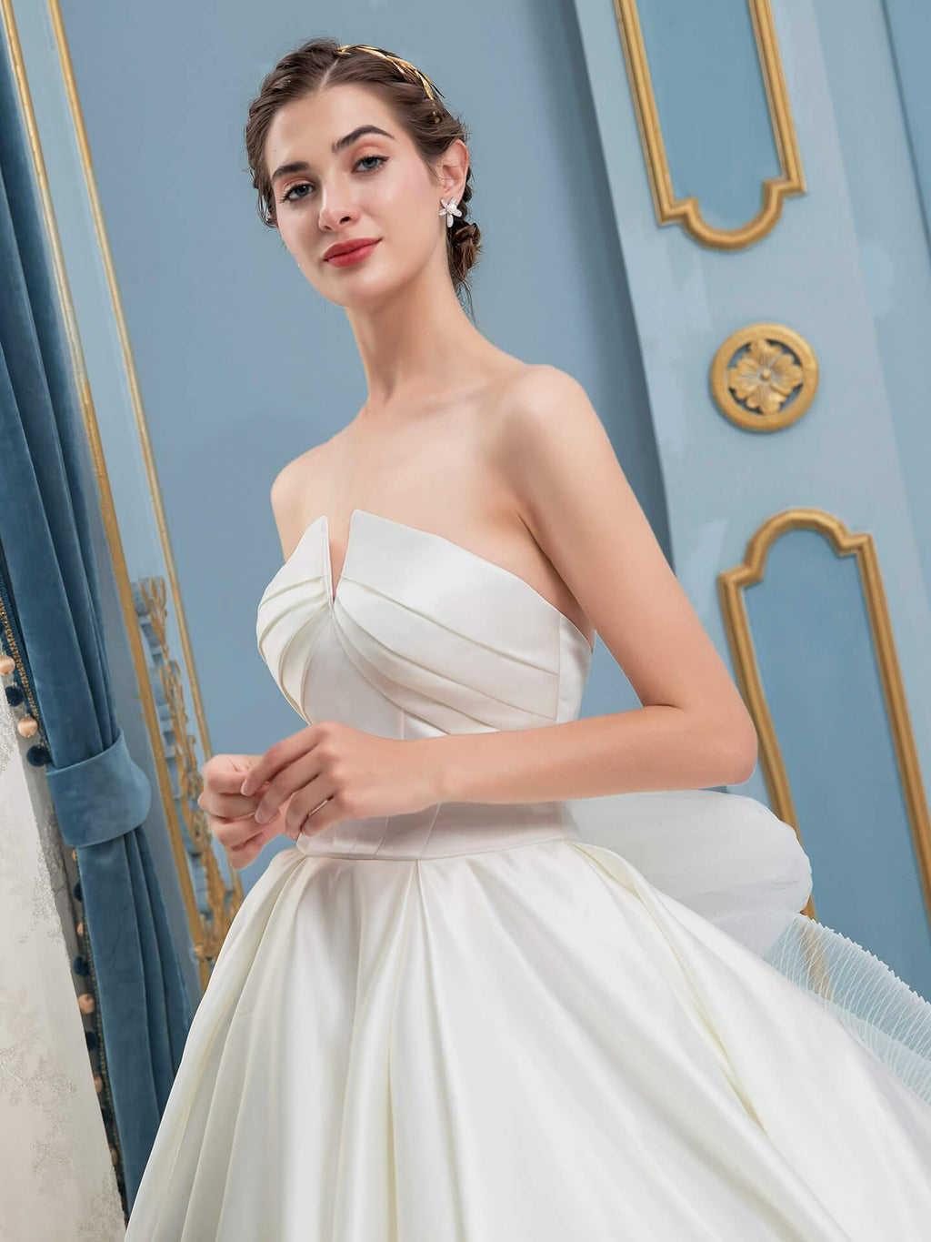 Vestidos de novia de satén con corte de baile, sin mangas y hasta el suelo 