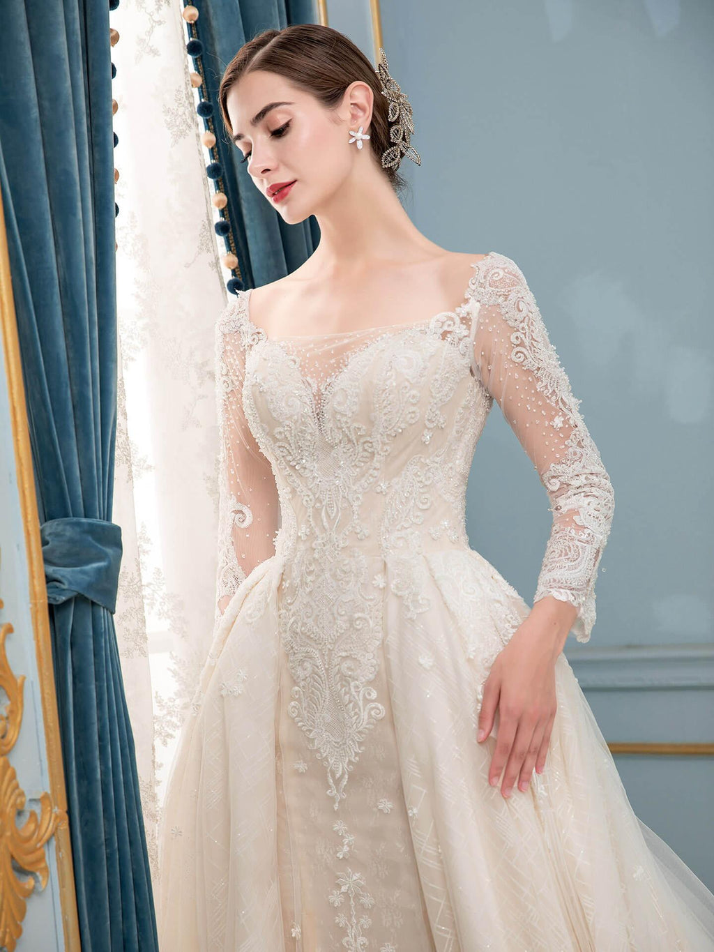 Vestido de novia de corte A/sirena con encaje, cuentas y escote en V, manga larga, largo hasta el suelo 