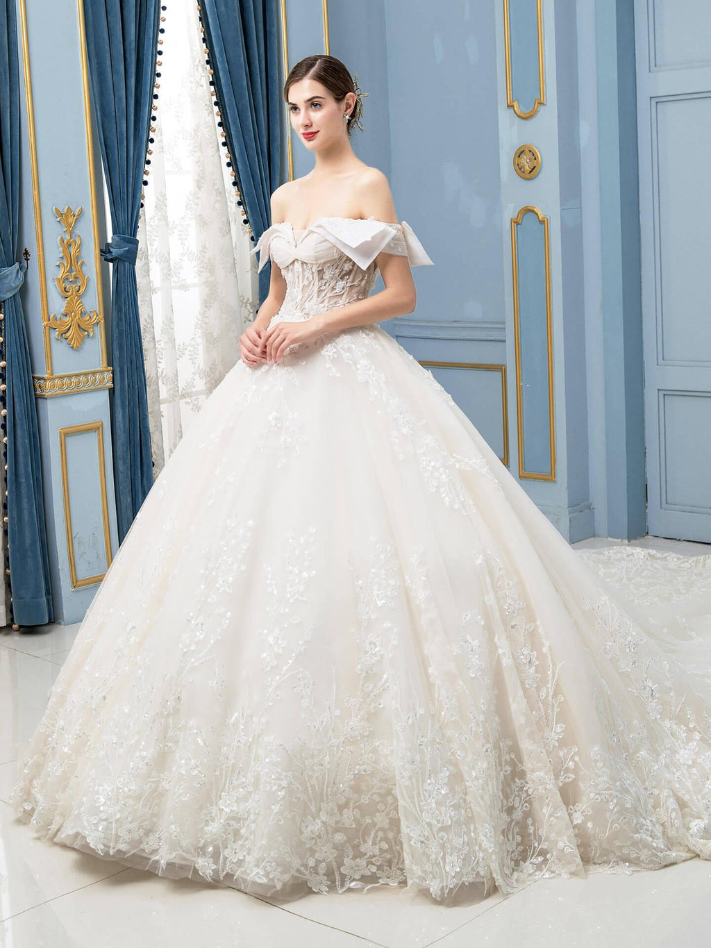 Robe de mariée de style bal, luxueuse, perlée, longueur au sol, épaules dénudées, manches courtes 