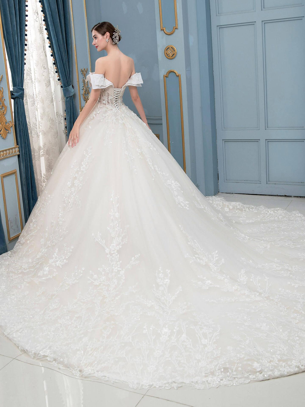 Robe de mariée de style bal, luxueuse, perlée, longueur au sol, épaules dénudées, manches courtes 