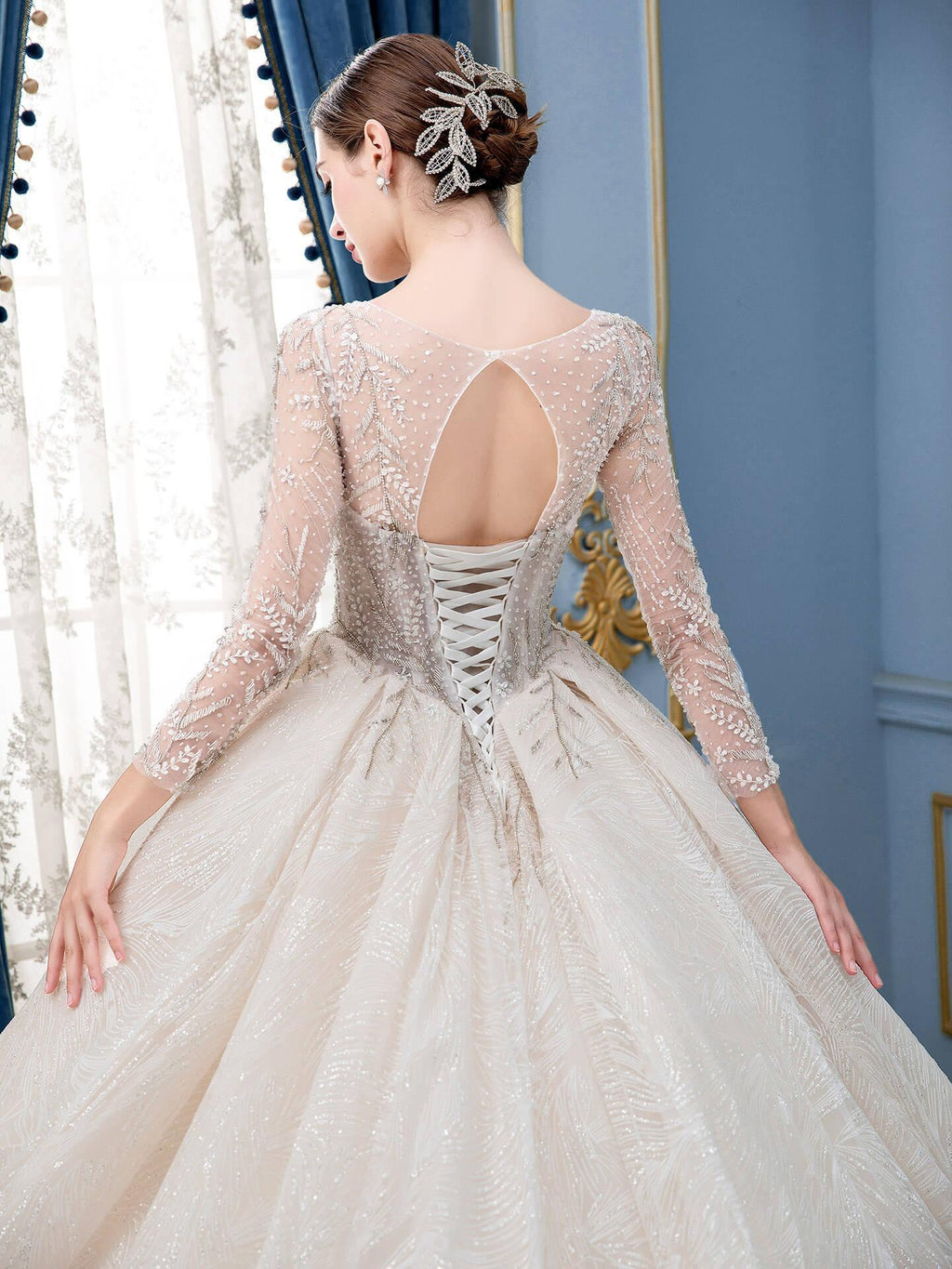 Robe de mariée de style bal, luxueuse, perlée, longueur au sol, manches longues 