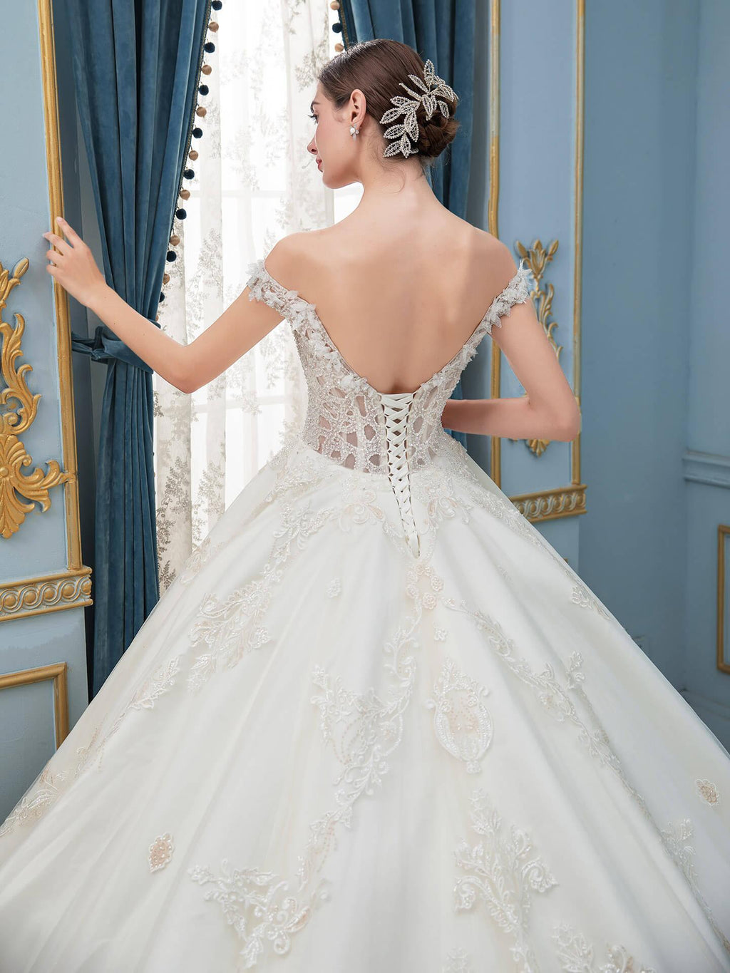 Vestidos de novia estilo gala con apliques de encaje y cuentas, lujosos, hombros descubiertos, largo hasta el suelo, cola larga 