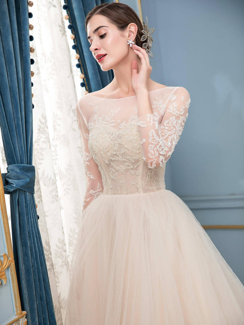 Vestidos de novia de tul con cuentas y corte en A, manga larga hasta el suelo con cola larga 