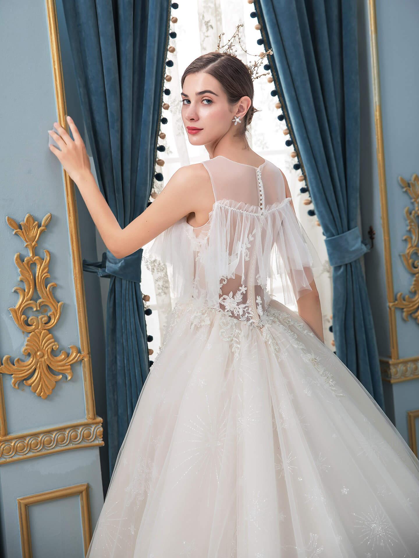 Vestidos de novia de tul con cuentas y corte en A, sin mangas, hasta el suelo y con cola larga 
